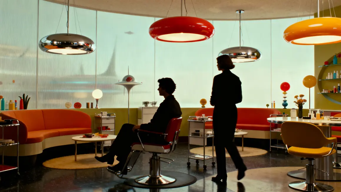 Salon rétro sixties luminaire lampe vintage 60s forme ronde couleur vive